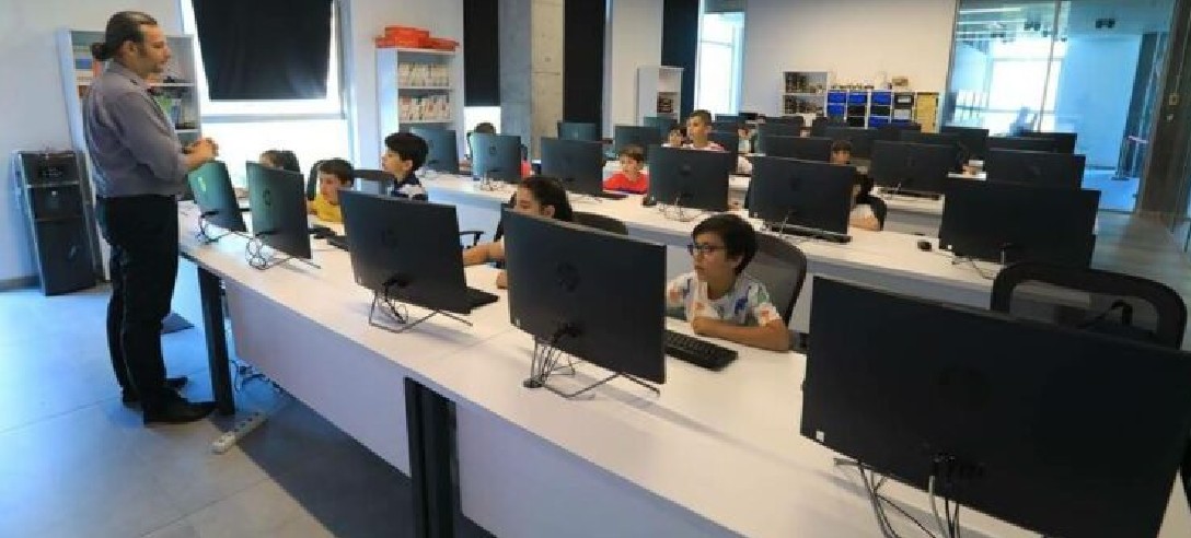 Başakşehir Living Lab de Geleceğin Yazılımcıları Eğitimlere Başladı