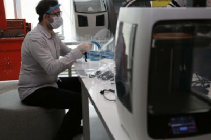 Başakşehir Living Lab Yüz Koruyucu Siper Maske Üretmeye Başladı