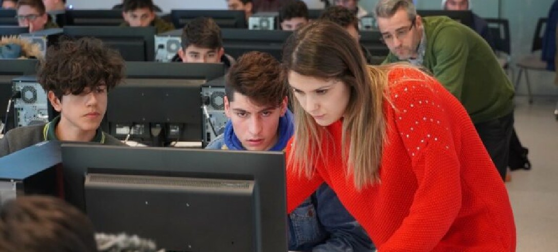 Başakşehir&#8217;de Gençler Dijital Geleceğe Hazırlanıyor