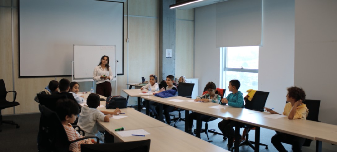 Çocuklarla Oyunlaştırma İle Algoritma Eğitiminde Buluşuldu.