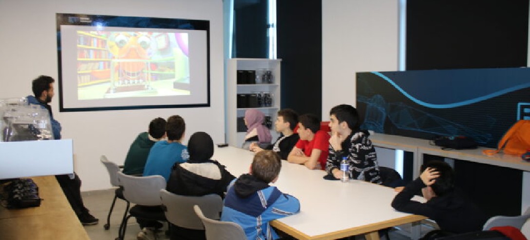 Drone Programlama Eğitiminde Uçuşun Keyfini Yaşadık.