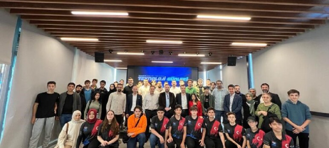 Türk Telekom İşbirliğiyle Düzenlenen Teknoloji Günleri Etkinliğinde Teknoloji Severler Bir Araya Geldi.